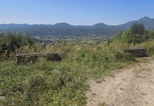 Zapušten vidikovac kod križa na Kopaniku