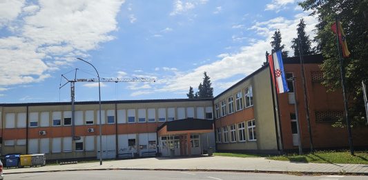 U ogulinskim školama 112 prvašića, porast broja učenika i odjela u Prvoj osnovnoj školi