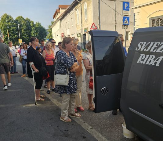 Odlična ponuda na ogulinskom placu, navala na srdele