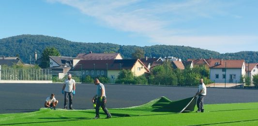 Konačno postavljena umjetna trava na pomoćno igralište NK Ogulina