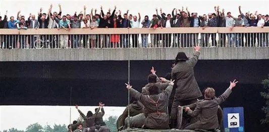 “Oluje” nikada ne bi bilo i svi bi izbjeglice živjeli i dalje u Hrvatskoj da ih nisu “oslobađali” Milošević, Šešelj i Vučić, s granicom Karlobag – Ogulin – Karlovac – Virovitica, stoji u statusu