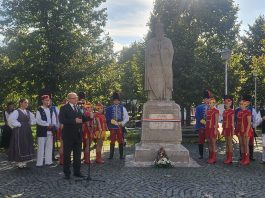 Pozadina izjave gradonačelnika Dalibora Domitrovića da je 1990. kip kralja Tomislava nestručno obnovljen. “Tko se uzdiže poniziće se, a tko se ponizi uzvisiće se”