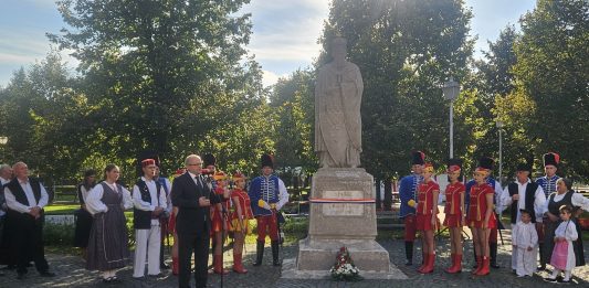 Pozadina izjave gradonačelnika Dalibora Domitrovića da je 1990. kip kralja Tomislava nestručno obnovljen. “Tko se uzdiže poniziće se, a tko se ponizi uzvisiće se”