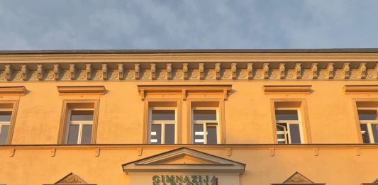 Karlovački gimnazijalci se vratili u obovljenu zgradu gimnazije