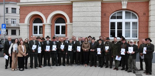 Uručeni ugovori o produljenju zakupa prava lova u Karlovačkoj županiji, ugovori za lovce iz Zagorja, Josipdola, Tounja i Drežnice