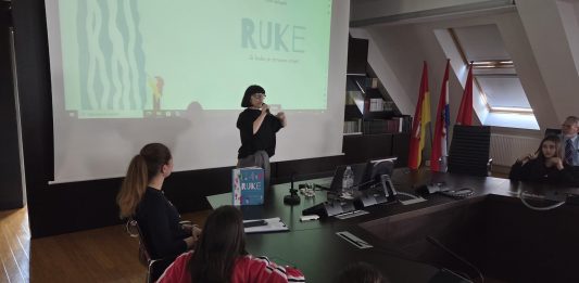 Ilustratorica i književnica Ana Salopek predstavila svoju novu slikovnicu “Ruke”