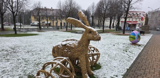 Uskršnji zeko pod snijegom