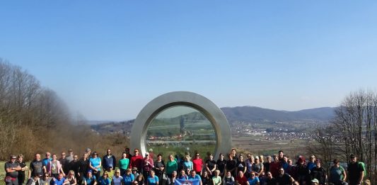 Ogulinski planinari na stazi Gordana Lederera u Hrvatskoj Kostajnici
