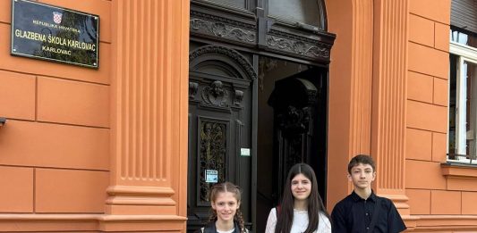 Ogulinski mladi pijanisti na natjecanju u Karlovcu