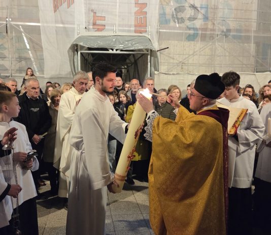 Vazmeno bdijenje u crkvi sv. Križa
