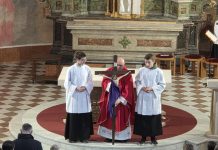 Obredi Velikog petka u župi sv. Križa