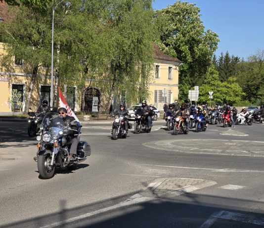 Defile članova Moto kluba Vještice