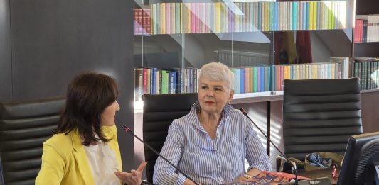 Jadranka Kosor predstavila knjigu “Žene koje mašu rukama”