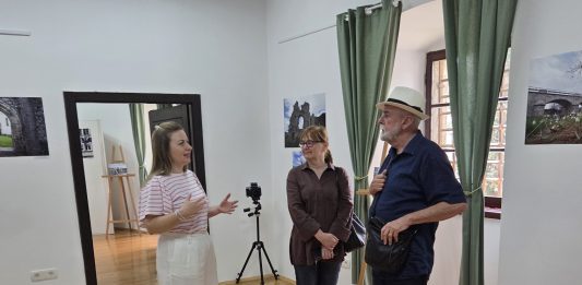 U Zavičajnom muzeju otvorena izložba fotografija “Ogulin-vječnost trenutka” Ivice Lajtnera