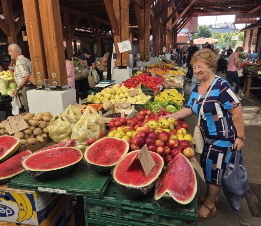 Obilje povrća i voća na ogulinskom placu