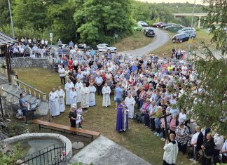 Biskup Milovan na proštenju u Trošmariji