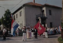Uoči proslave Rokove u Lomostu, detalji s obnoviteljske procesije 1990. godine