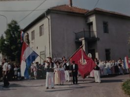 Uoči proslave Rokove u Lomostu, detalji s obnoviteljske procesije 1990. godine