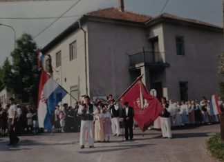 Uoči proslave Rokove u Lomostu, detalji s obnoviteljske procesije 1990. godine