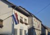 Malo hrvatskih stjegova na obiteljskim domovima