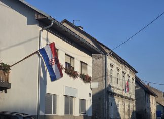 Malo hrvatskih stjegova na obiteljskim domovima