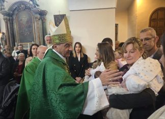 Biskup Medo krstio šesto dijete obitelji Mateša i sedmo dijete obitelji Ferković.