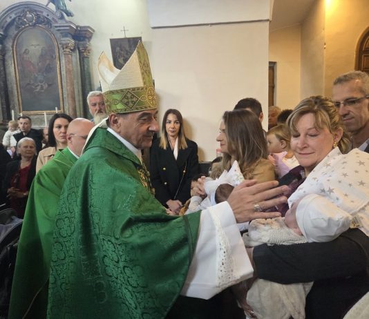 Biskup Medo krstio šesto dijete obitelji Mateša i sedmo dijete obitelji Ferković.